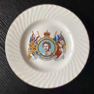 Commemorative Queen Elizabeth II Decorative White Porcelain Plate